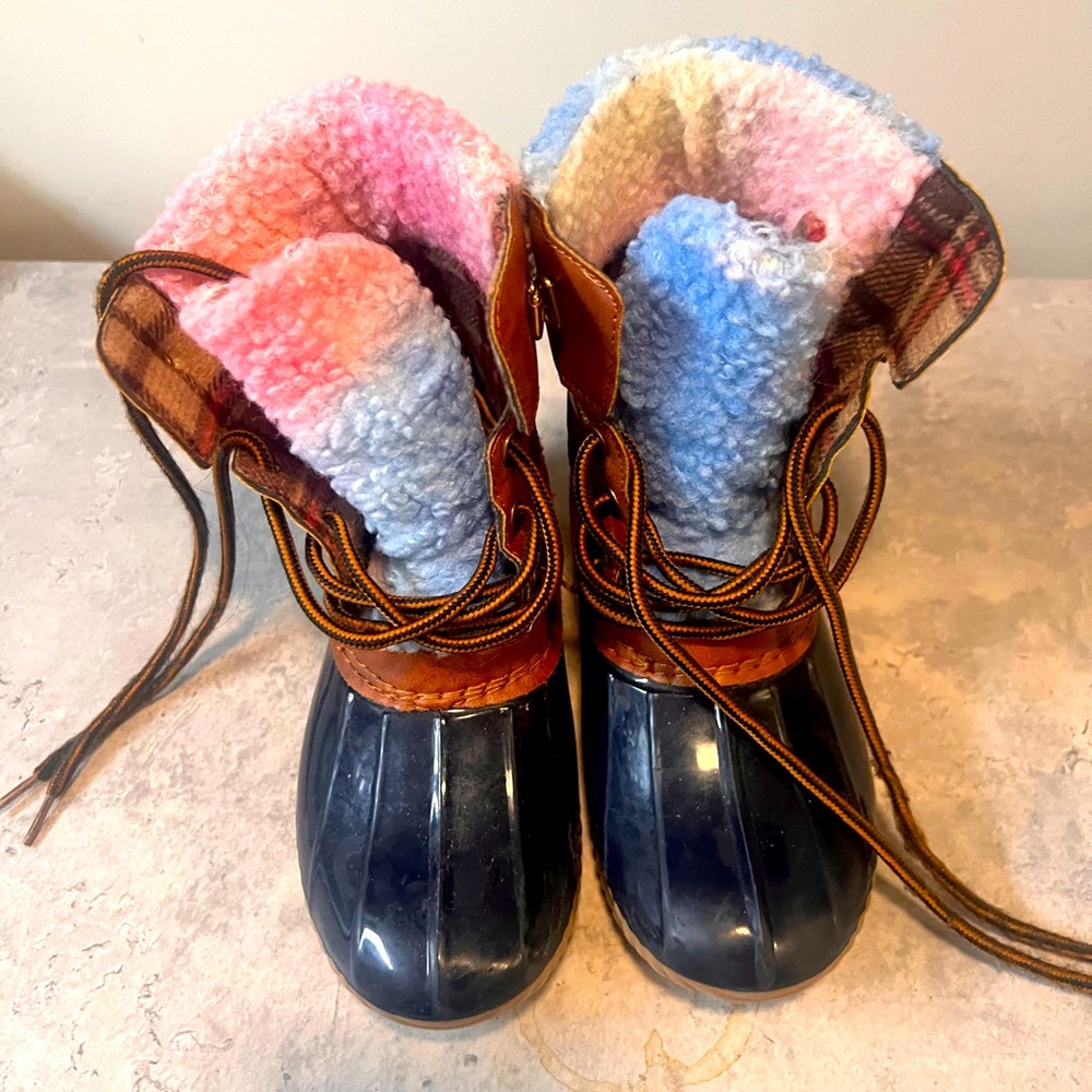 Cutest Girls Duck Boots!